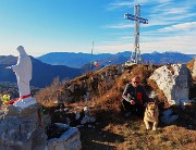 68 Alla bianca Madonnina di vetta con vista verso la croce